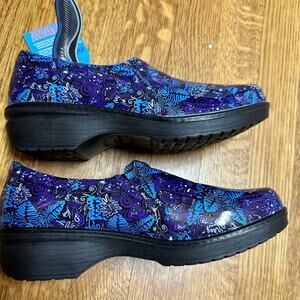Easy Works by Easy Street Purple Blue Work Lyndee Clogs size 7 NWT